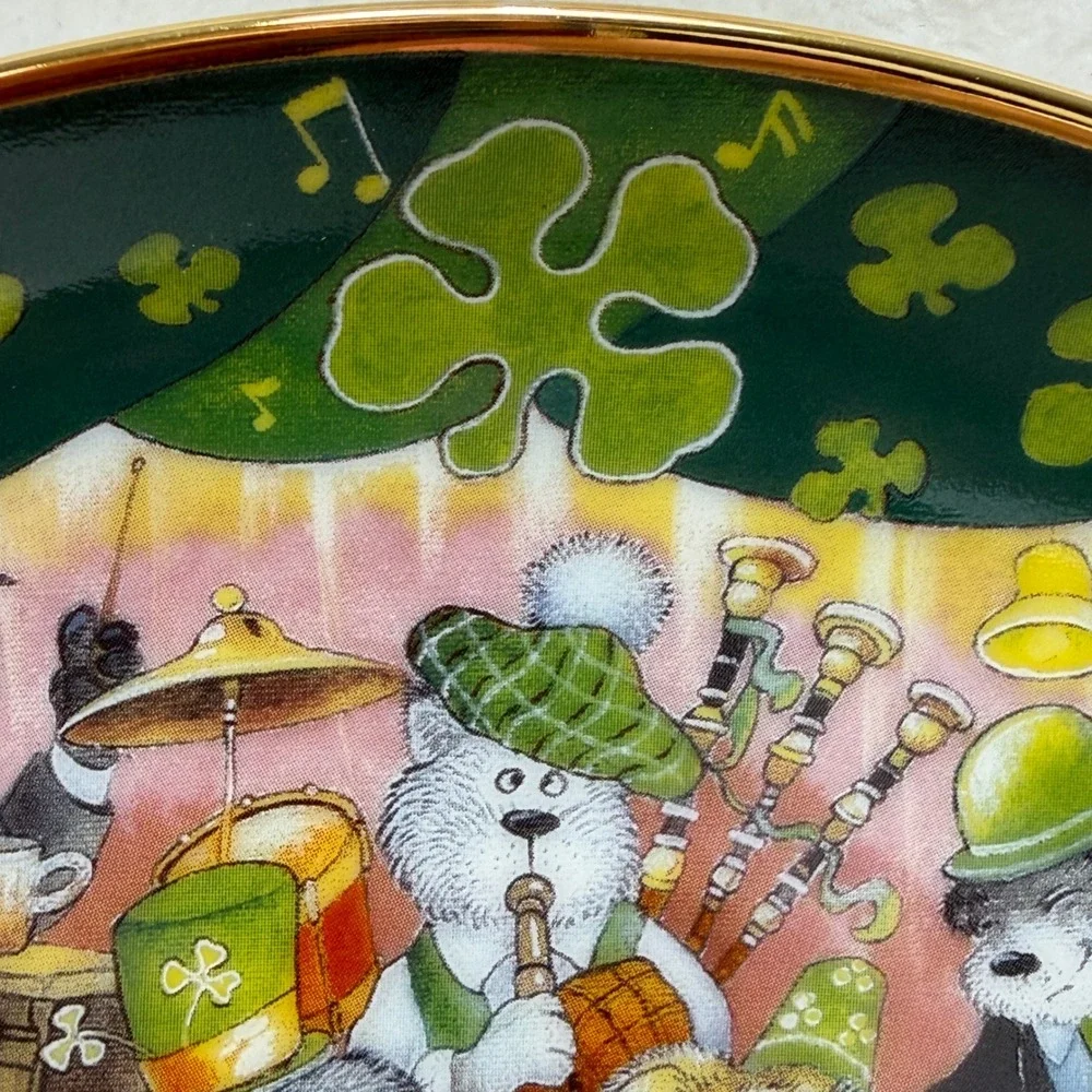 St Patricks Day Dogs Collector Plate 8 Inch Gold Rim Irish Shamrock Whimsical‎